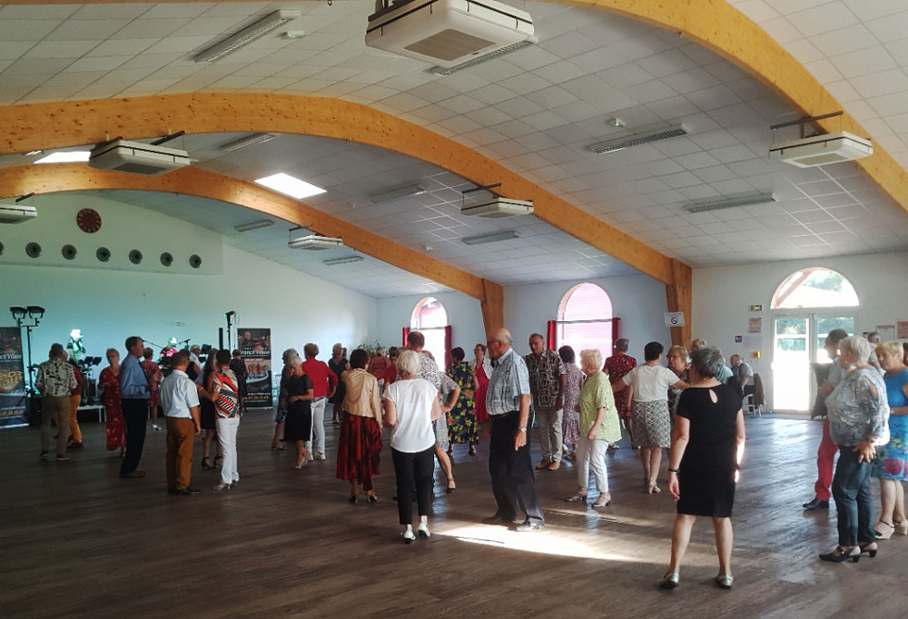 Thés dansants - Domaine du Bois de l'Arc Thés dansants - Personnes dansants